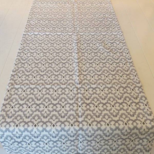 Tischläufer Ikat Muster grau weiß 50x150 cm