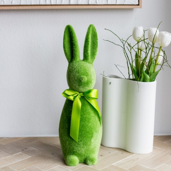 Hase grün beflockt Samt 41 cm