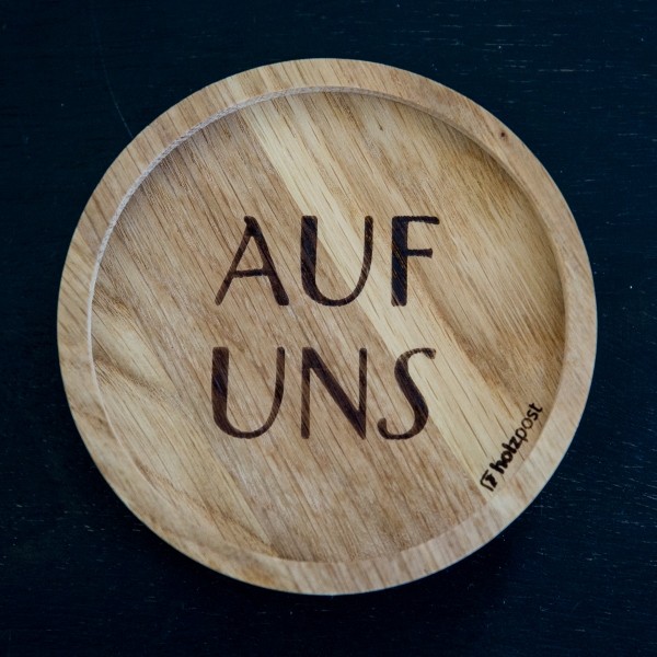 Holzpost Untersetzer Auf uns